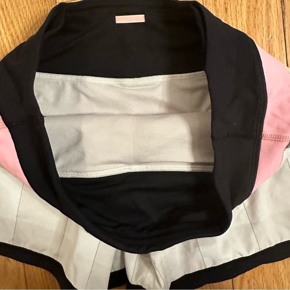 Lululemon Groovy Run Short Dune Gros Gingham Plaid Bleached Coral/Black Size 4 - Picture 4 of 10